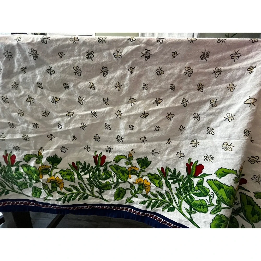 Williams Sonoma Honey Bee Floral Cotton Tablecloth 70x108 and Napkin Set 20